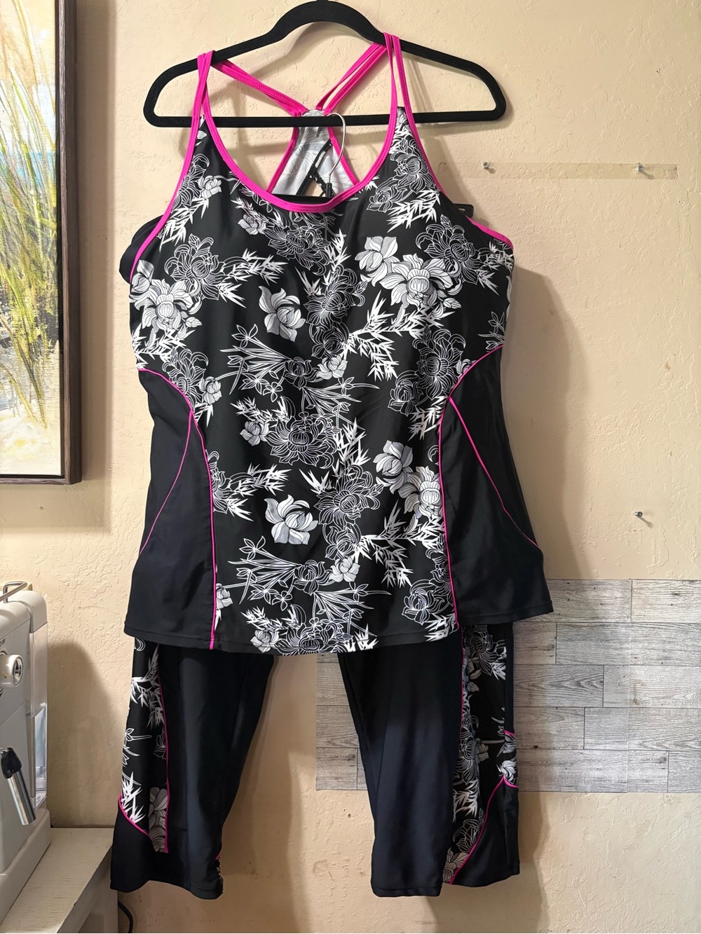 2-Piece Floral Swimsuit Set - Tankini Top & Capri Bottoms (Top 3X / Bottom 4X)